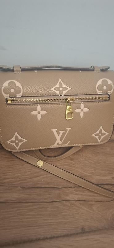 Сумки: Сумка-кроссбоди Tamaris и сумка-клатч в стиле монограм Louis Vuitton — 4