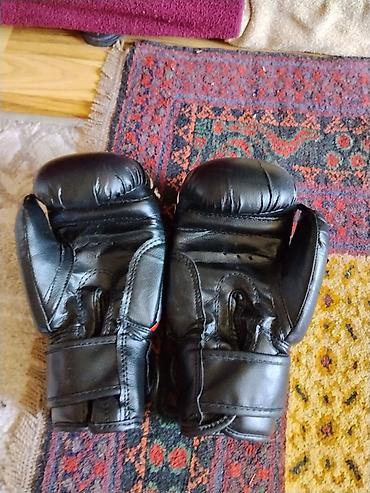 Əlcəklər: Venum boks əlcəkləri - Brend: Venum - Ölçü/çəki: 6 oz (manjetdə qeyd — 2