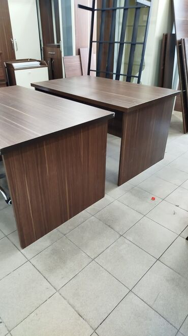 ucuz dönər sifarişi: Ofis üçün masalar çox sayda var yaxşı vezyetdedi her biri 70 manat