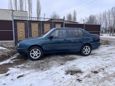 машина прадаю: Volkswagen Vento: 1994 г., 1.8 л, Механика, Бензин, Седан