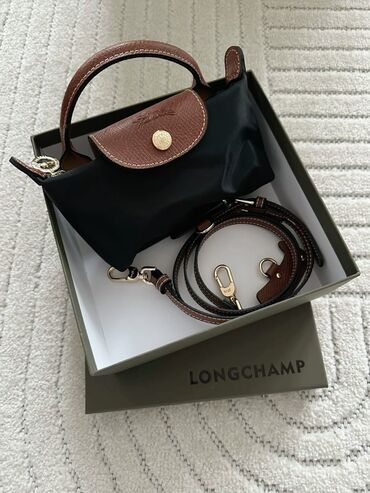 женская спортивная сумка для фитнеса: Продается сумка от longchamp в люксовом качестве в голубом белом