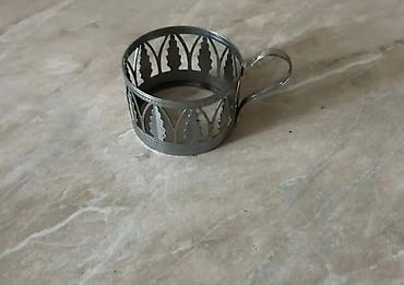 bezek bitkisi: Metaldan hazırlanmış çay stəkanaltısı (stakan üçün qulplu həlqə). - — 1