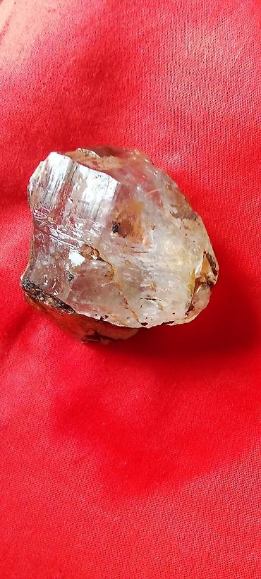 red dot: Prirodni kvarcni kristal – sirovi komad - Materijal: prirodni kvarc — 2