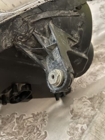 Faralar: Sol, Yaxın və uzaq vuran işıqlar Mercedes-Benz — 10