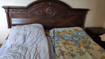 Кровати: Б/у, Двуспальная кровать, Без подьемного механизма, Без матраса, Без выдвижных ящиков, Румыния