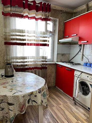 квартира в районе арча бешик: 3 комнаты, 58 м², ул. Курманжан Датка-Гапара Айтиева, 104 серия, 1 этаж, Евроремонт — 2