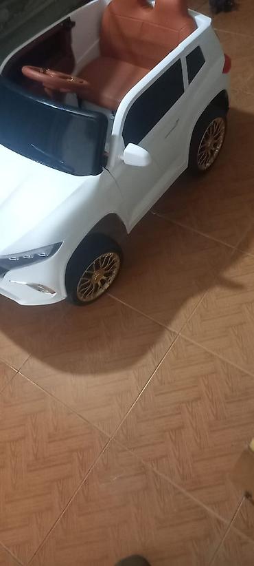 Uşaq dünyası: Uşaqlar üçün elektrikli mini avtomobil – SUV dizaynı - Korpus: ağ — 2