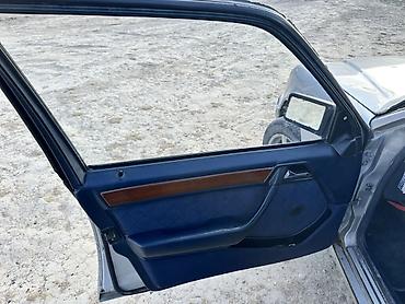 Другие детали салона: Mercedes-Benz — E220 - Классический интерьер с синим текстильным — 2