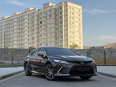 Toyota Camry: 2021 г., 2.5 л, Вариатор, Гибрид, Седан