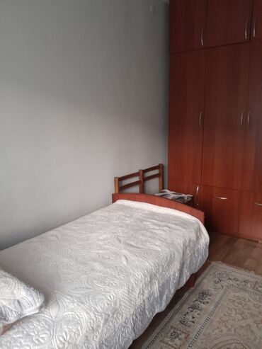 сдам 2 комнатную квартиру на длительный срок рядом джал бишкек: 4 бөлмө, Менчик ээси, Чогуу жашоо менен, Толугу менен эмереги бар