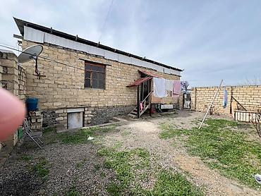 mini ev: Satılır: həyət evi və torpaq sahəsi 24 Sotun içində yarı tikili 3 Otaq — 3