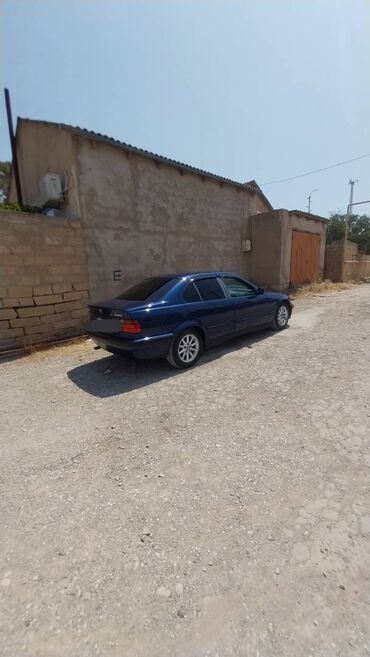 BMW 318: 1.8 l | 1994 il Sedan