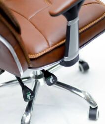 Ofis və oyun kresloları: Yeni, Təkərli, Qolları tənzimlənir, Dəri — 15