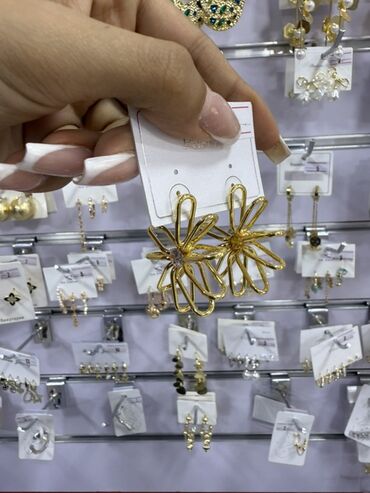 Bijuteriya dəstləri: Qadın bəzək aksesuarları – geniş seçim Məhsullar: - Qızılı tonlarda — 100