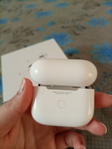 Qulaqcıqlar: Airpods təzədi istifadə edilməyib Hədiyyədi. Beləsin istifade ede