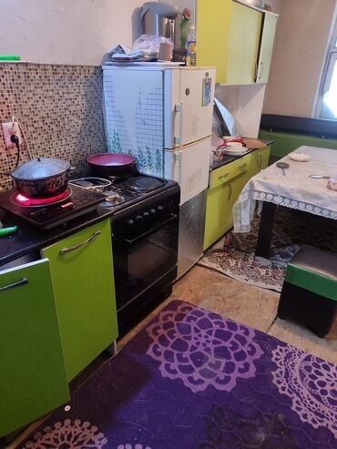 снять дом на сутки для вечеринки: 40 м², 2 комнаты, Бронированные двери, Подвал, погреб, Забор, огорожен