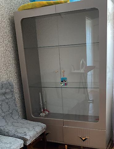 Şüşəli dolab vitrini, Yeni, Ünvandan götürmə