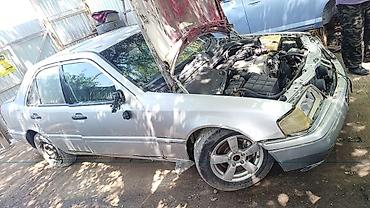 211 3 2: Mercedes-Benz C‑Class (W202), седан, серебристый цвет. машина на — 3