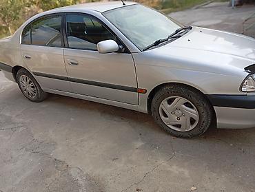 Toyota: Toyota Avensis: 2001 г., 1.6 л, Механика, Бензин, Седан — 2
