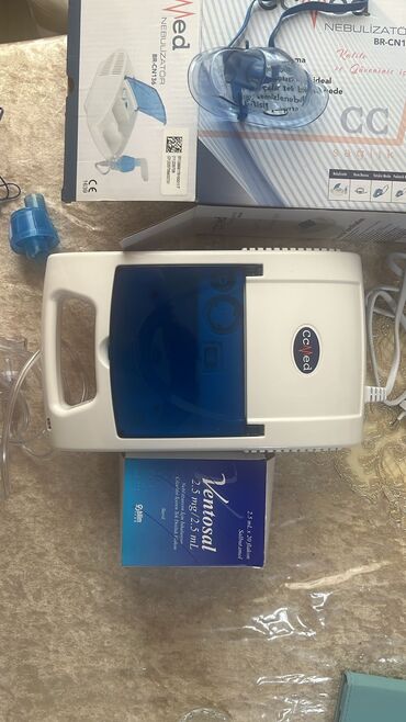 Xəstələr üçün unitazlar: CcMed tərəfindən istehsal olunan bu ağ və mavi nebulizator BR-CN136