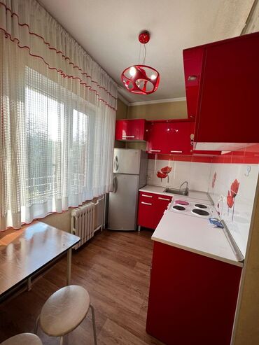 номера в иссык куле: 1 бөлмө, 35 кв. м, 105-серия, 4 кабат, Евроремонт