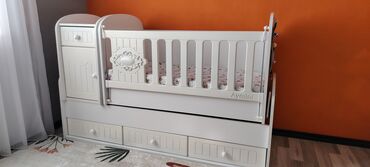 Beşiklər: Oğlan və qız üçün, Dördbucaq, Beşik, Matras ilə, Yellənmə mexanizmsiz