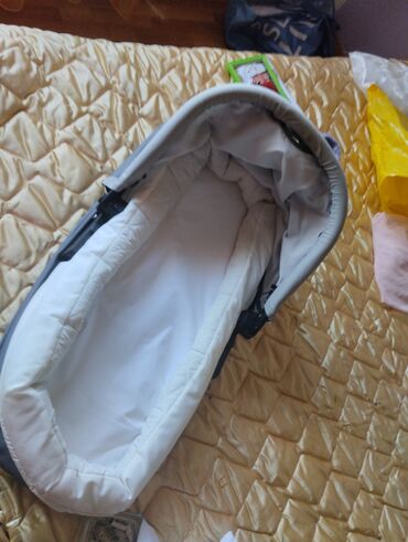 kazan za rakiju: Nova nosiljka za bebe
nije koriscena
uz nju poklon ljuljaska