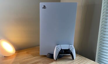 sup game box: PlayStation 5 konsolu + 7 oyun - Model: Sony PlayStation 5 (şaquli