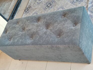 Пуфики: Элегантная банкетка прямоугольной формы, обтянутая мягкой тканью — 5