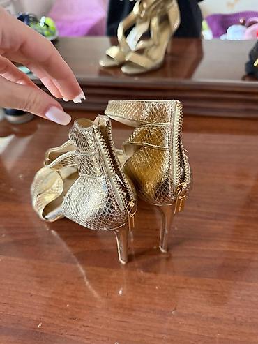 Basanoşka və səndəllər: Qızılı rəngli Michael Kors qadın sandaleti - Brend: Michael Michael — 2