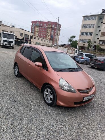 аренда honda fit: Honda Fit: 2005 г., 1.5 л, Вариатор, Бензин, Хэтчбэк