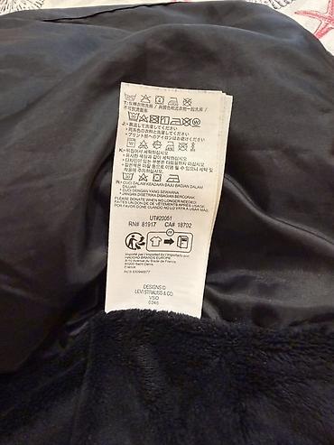 Верхняя одежда: Levi’s qara rəngli qışlıq puffer gödəkçə - Model: kapüşonlu, ön — 7
