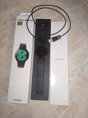 galaxy watch: Samsung galaxy watch 4 40mm.Demək olarki işlənməyib.Hər bir əşyası