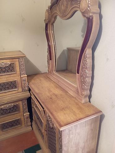 Двуспальные кровати: Спальный гарнитуру менен сатылат жангактан жасалган абалы жакшы баасы — 9