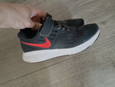 patike planika prevrnuta koza: Nike, Patike, Veličina: 32, bоја - Crna