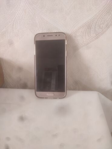 чехол для samsung j5: Хороший б/у телефон Samsung Galaxy J5 в идеальном состоянии на нём уже