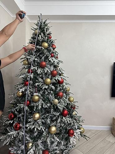 свечи для романтики: 🎄 Продам заснеженную ёлку с игрушками! ✨ Высота — 2,4 м ❄️ Красиво — 2