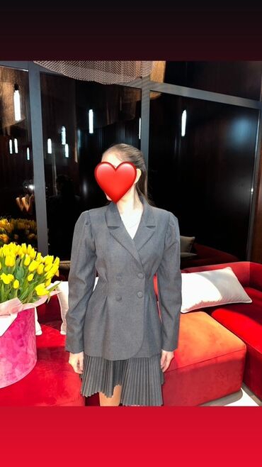 Костюмы с юбкой: Женский костюм в стиле smart-casual: удлинённый пиджак и