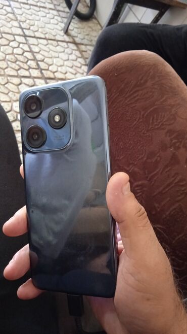 flying decibels the road на телефон: Android 12 əməliyyat sistemi ilə təchiz olunmuş bu smartfon, 16 MP
