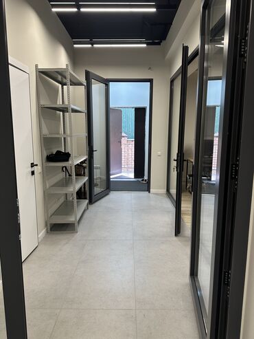 Офисы: Сдаю Офис, 50 м², В жилом комплексе, С отдельной кухней, С отдельным сан узлом