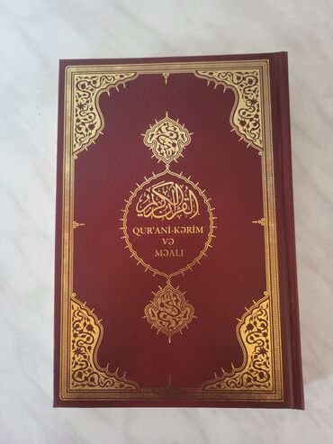 Kitablar, jurnallar, CD, DVD: Quran Kitabi yeni hem Azerbaycanca hem Ərəb dilində . Metrolara
