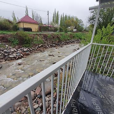 Продажа дач: Продается уютная дача в селе Арашан. Участок 8 соток, с выходом прямо — 9