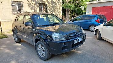 hundai tukson: Hyundai Tucson, qara rəng, 5 qapılı SUV. İli 2006-nın sonu(2007 — 3