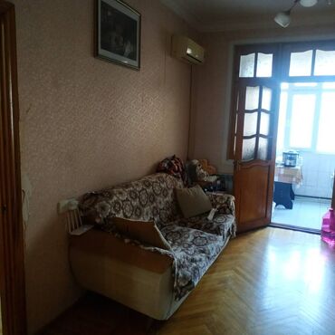 Uzunmüddətli kirayə mənzillər: Qara Qarayev metro yaxınlığında, parka yaxın, 5 mərtəbəli binanın 3-cü — 9