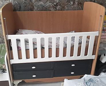 Digər mebel: Beşik satılır. Qiyməti 70 manat. ÜNVAN Qobu yolu. Aytən 20. Nər — 1