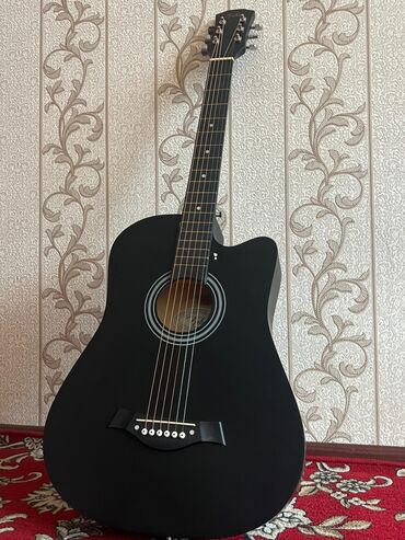 гитара euphony: Акустичекомская гитара dreadnought с вырезом, матовый чёрный цвет at lalafo.kg гитара euphony: Акустичекомская гитара dreadnought с вырезом, матовый чёрный цвет