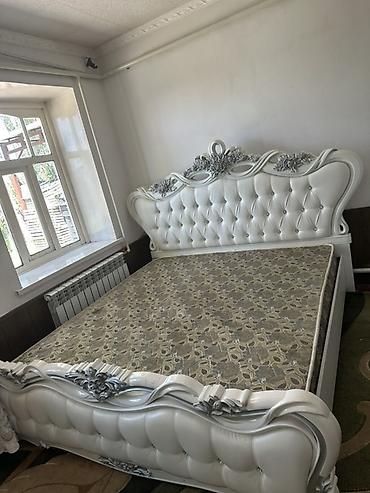 бумага а4 класс с: Двуспальная кровать, Б/у, С матрасом, длина - 200 см — 1