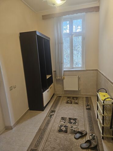 Uzunmüddətli kirayə mənzillər: Geniş planlı mənzil – klassik üslubda, hündür tavanlı və işıqlı — 12