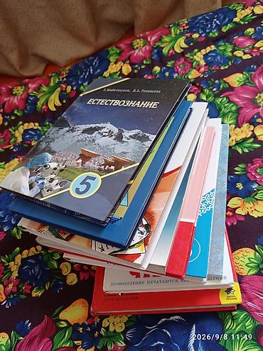 solutions upper intermediate: Комплект школьных учебников и книг. Состав на фото: - Учебники для 5 — 2