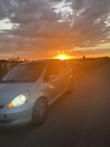 машина берилет: Honda Fit: 2002 г., 1.5 л, Вариатор, Бензин